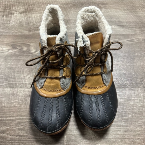 SOREL Out N’ About Boots Size 8 - Picture 2 of 9